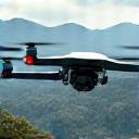 Drone survolant un paysage